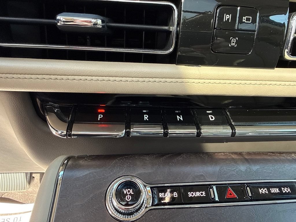Used 2022 Lincoln Aviator Reserve w/ Equipment Group 201A AWD/4WD image 32