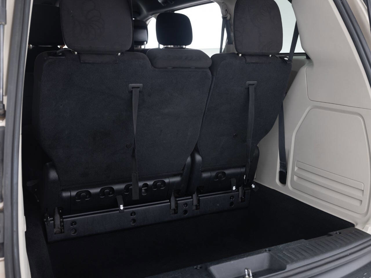 Used 2014 Dodge Grand Caravan SE FWD image 40
