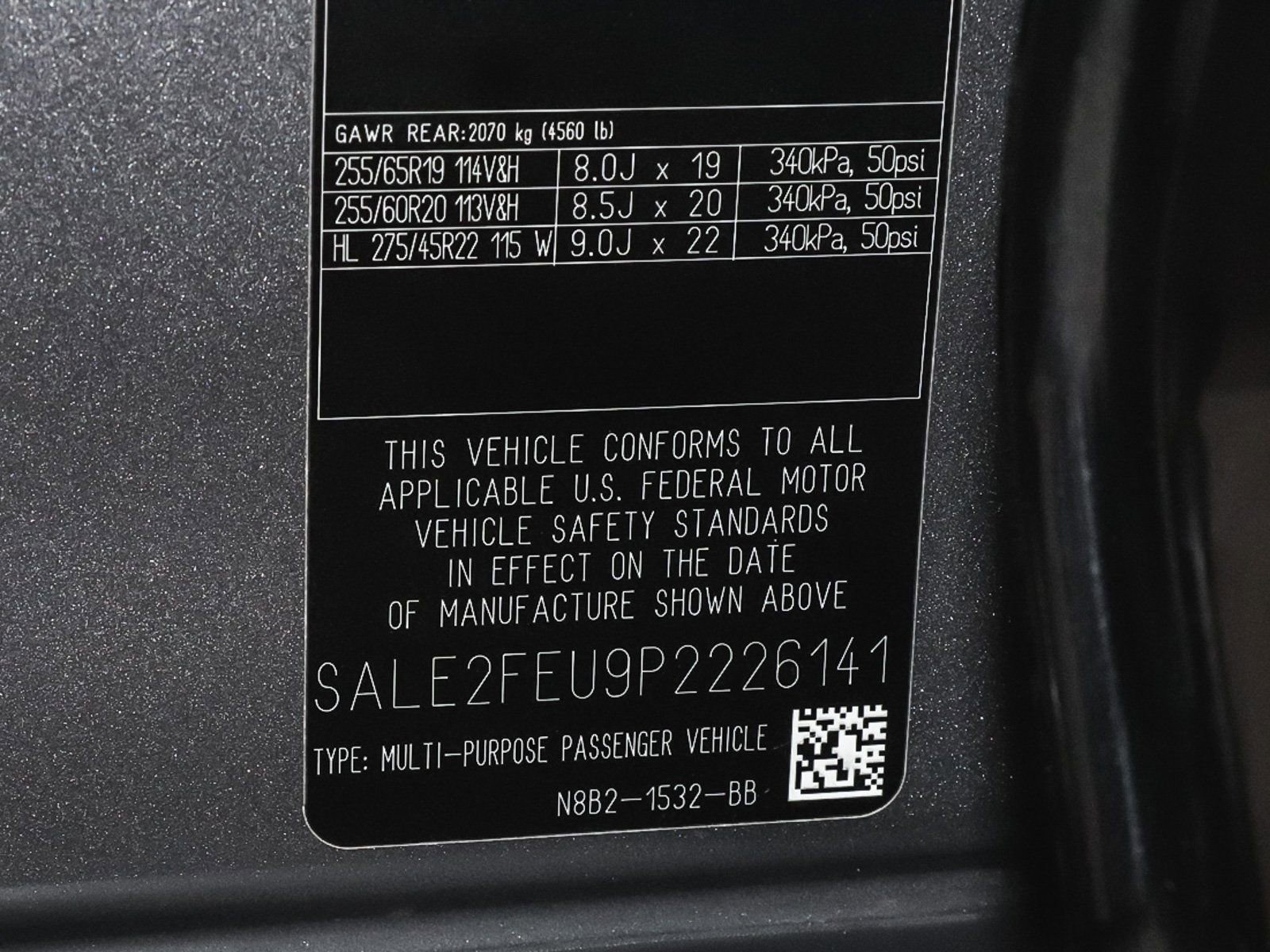 Used 2023 Land Rover Defender 130 X-Dynamic SE image 4