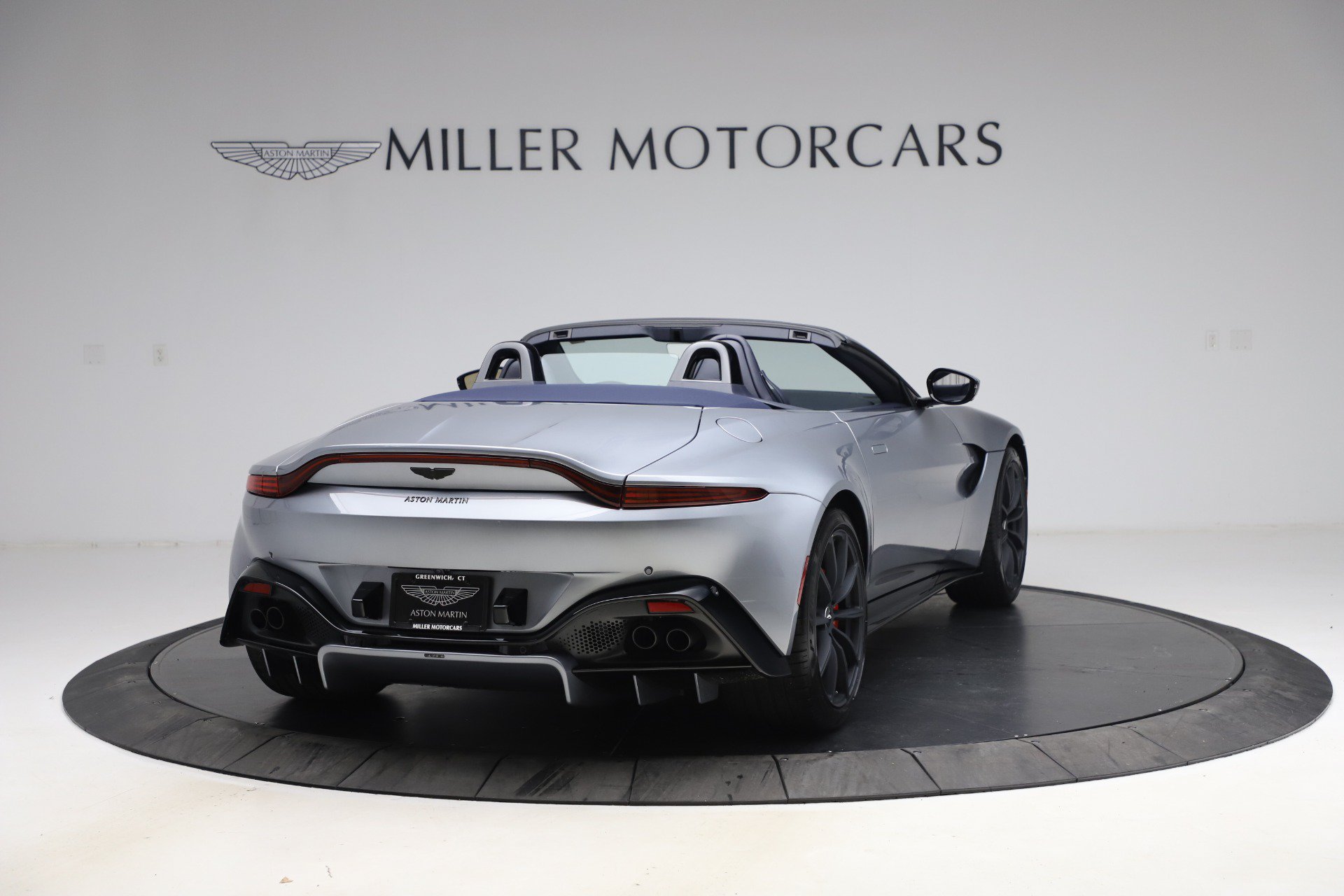 Used 2021 Aston Martin V8 Vantage Roadster RWD image 6