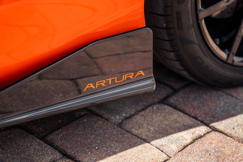 Used 2024 McLaren Artura RWD image 17