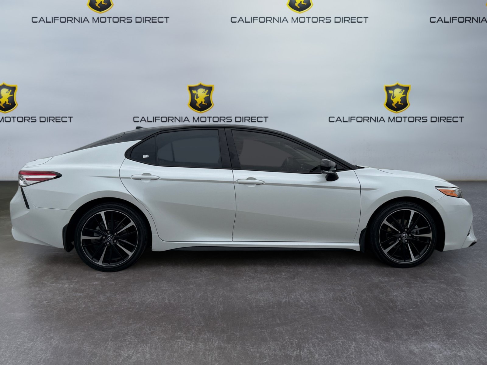 Used 2020 Toyota Camry XSE w/ Blackout Package FWD image 4