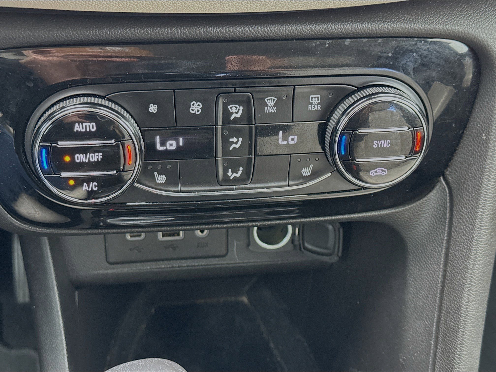 Used 2020 Buick Encore GX Select image 12