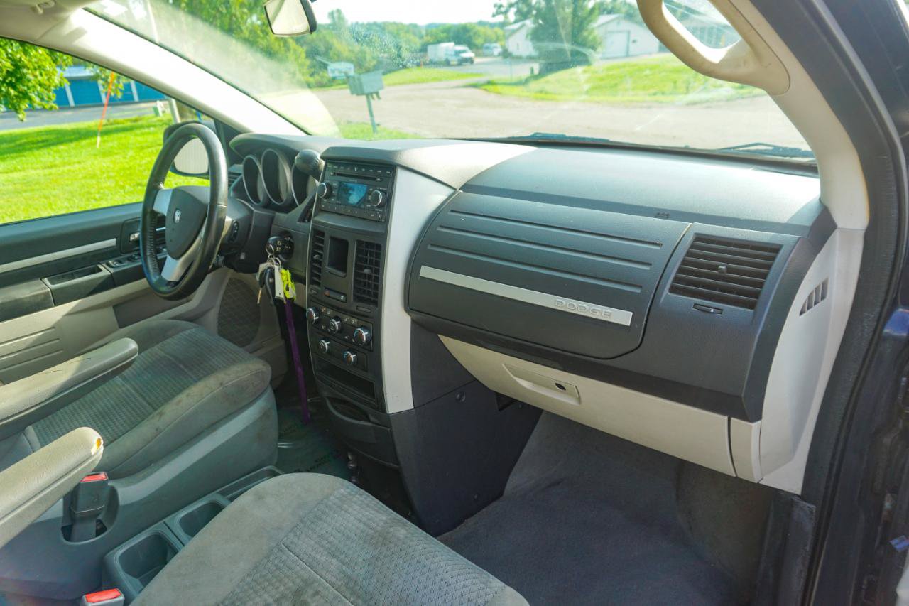 Used 2008 Dodge Grand Caravan SXT FWD image 16