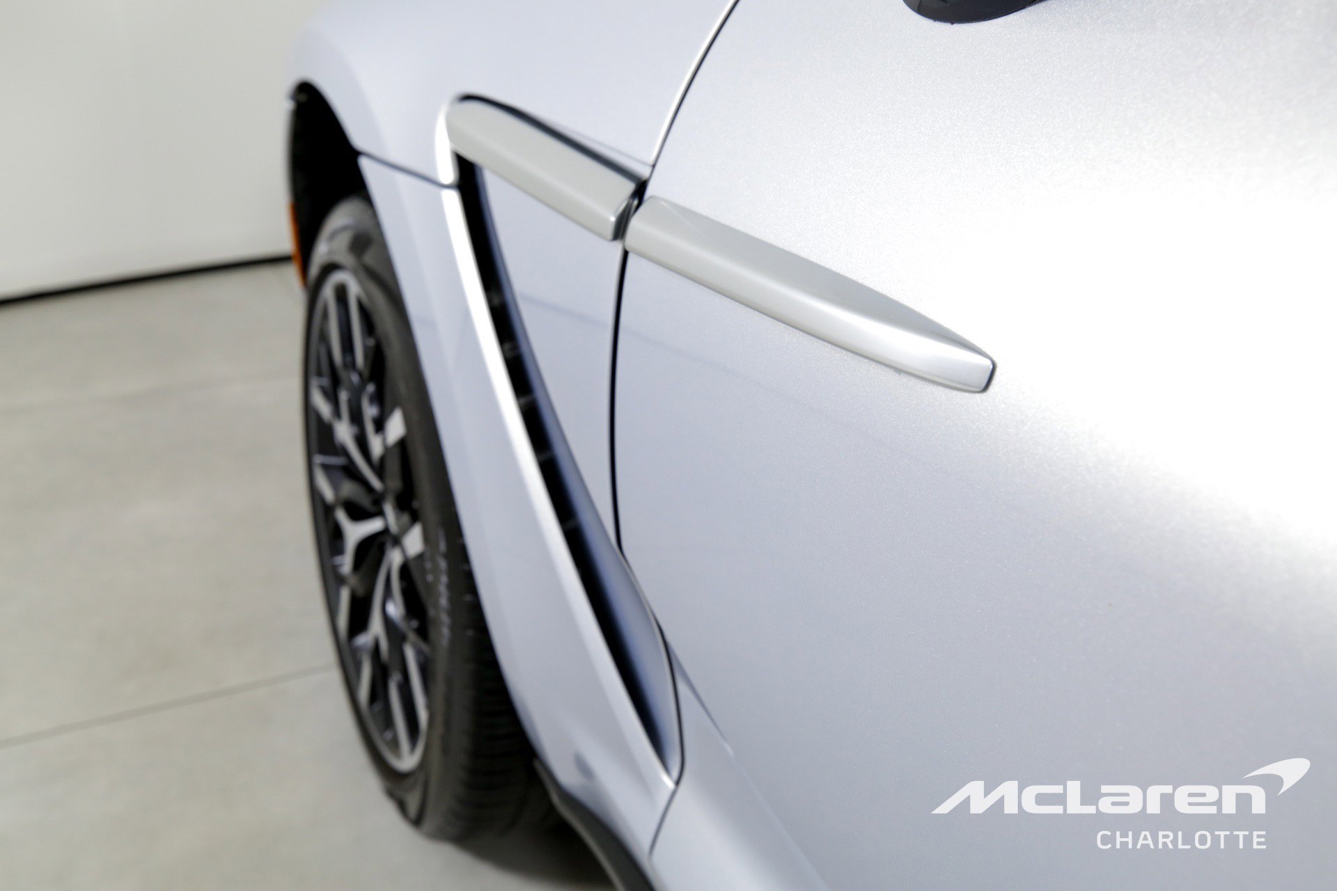 Used 2021 Aston Martin DBX image 39