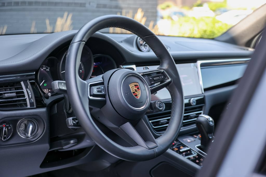 Certified 2026 Porsche Macan AWD/4WD image 29