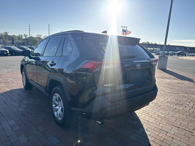 Used 2021 Toyota RAV4 LE image 7