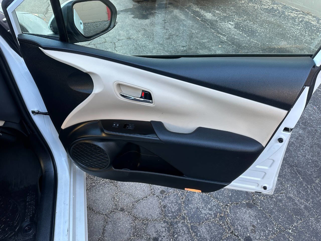Used 2021 Toyota Prius LE image 26