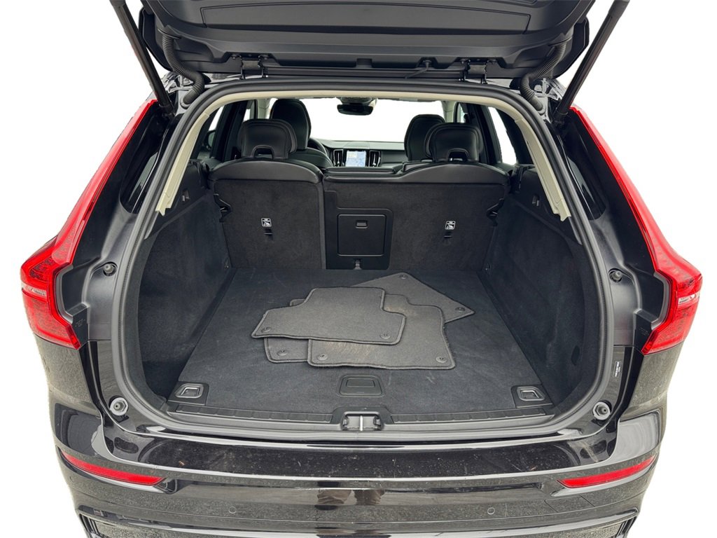 Certified 2025 Volvo XC60 B5 Core image 5
