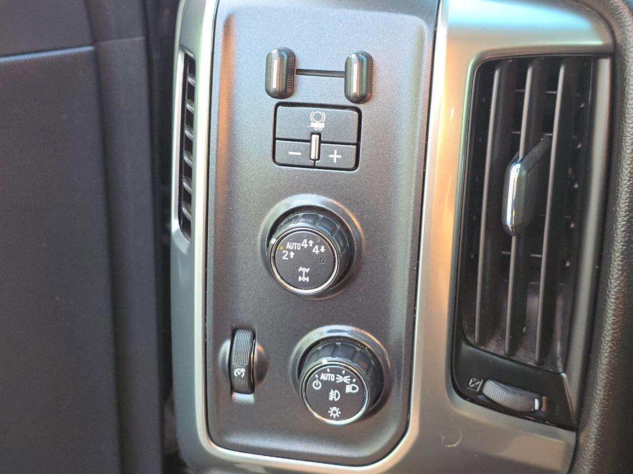 Used 2017 Chevrolet Silverado 1500 LT w/ All Star Edition image 26