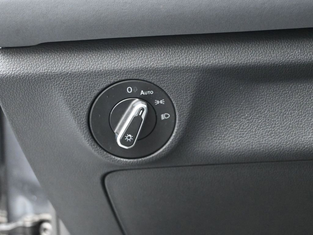 Used 2025 Volkswagen Jetta SE image 21