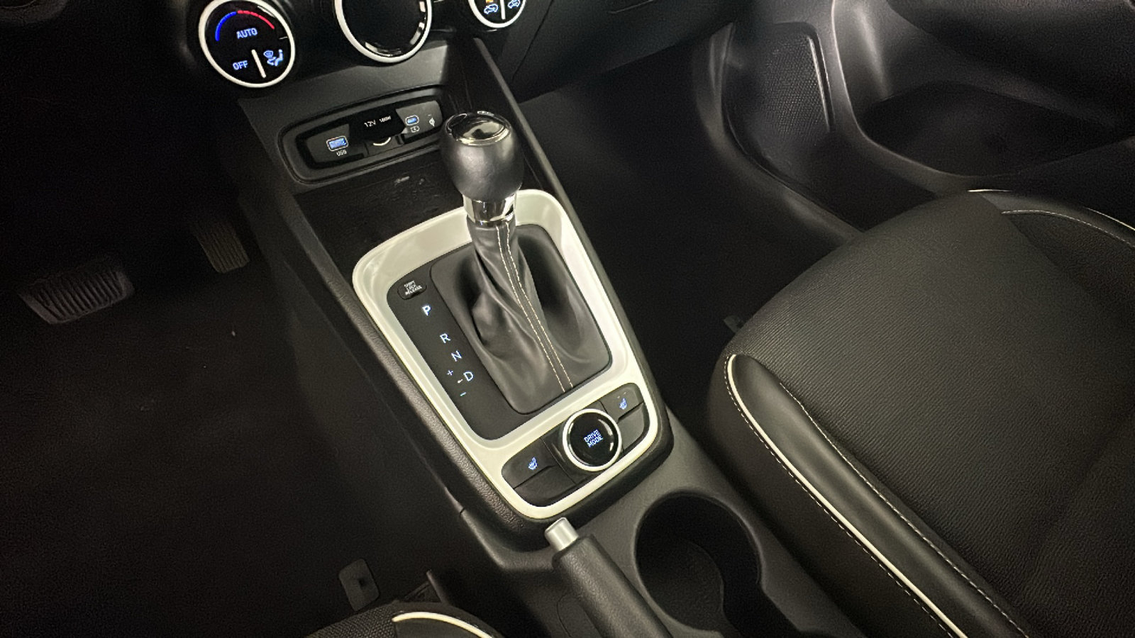 Certified 2023 Hyundai Venue Limited FWD image 27