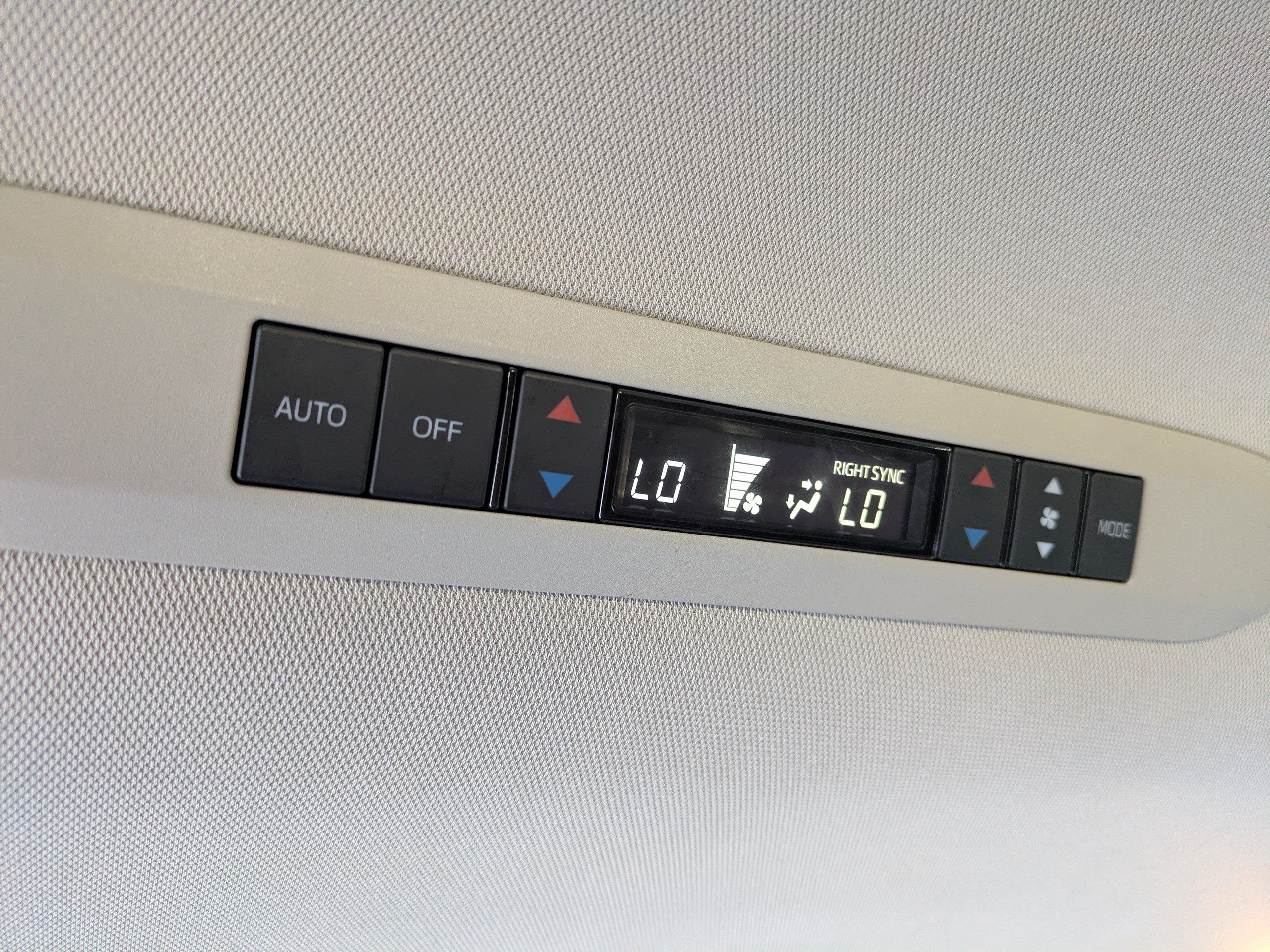 Used 2022 Toyota Sienna XLE AWD/4WD image 22
