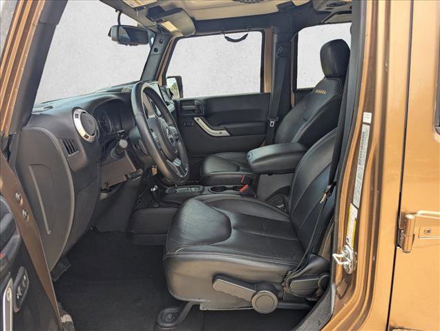 Used 2015 Jeep Wrangler Unlimited Sahara w/ Connectivity Group AWD/4WD image 14
