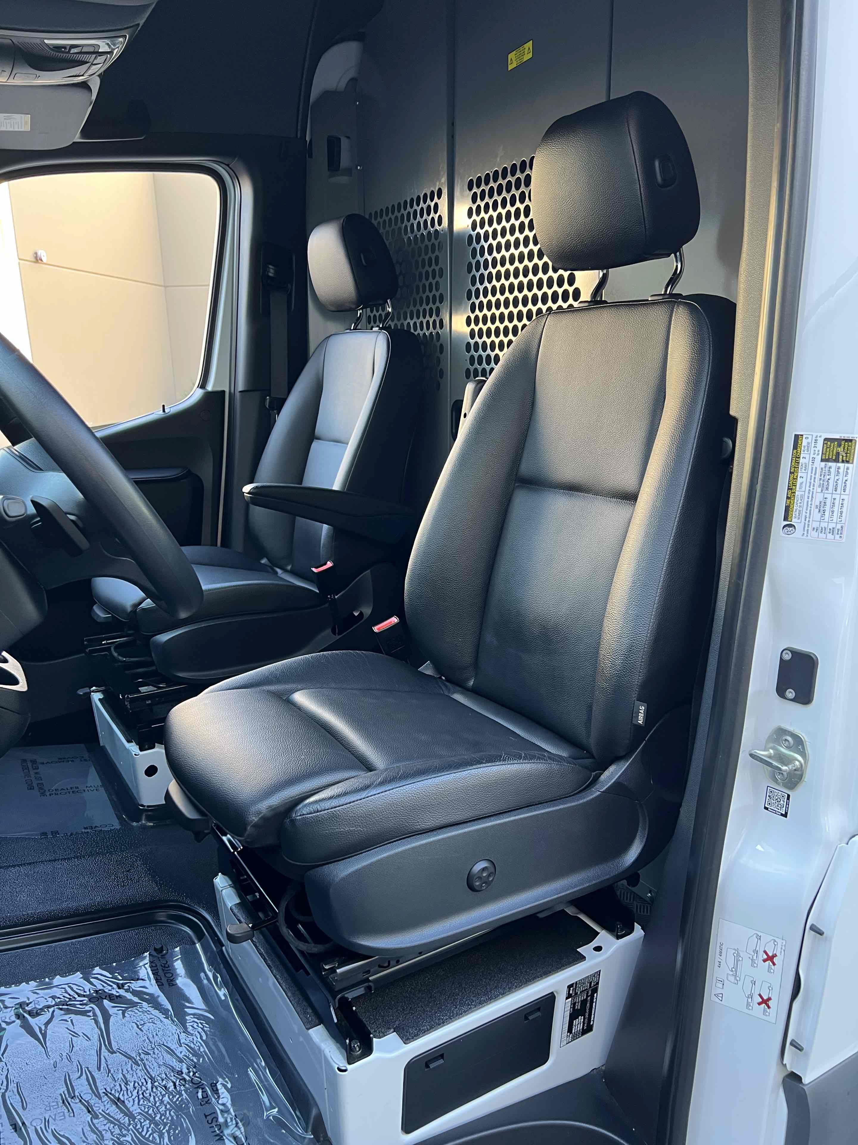 Used 2022 Mercedes-Benz Sprinter 2500 image 4