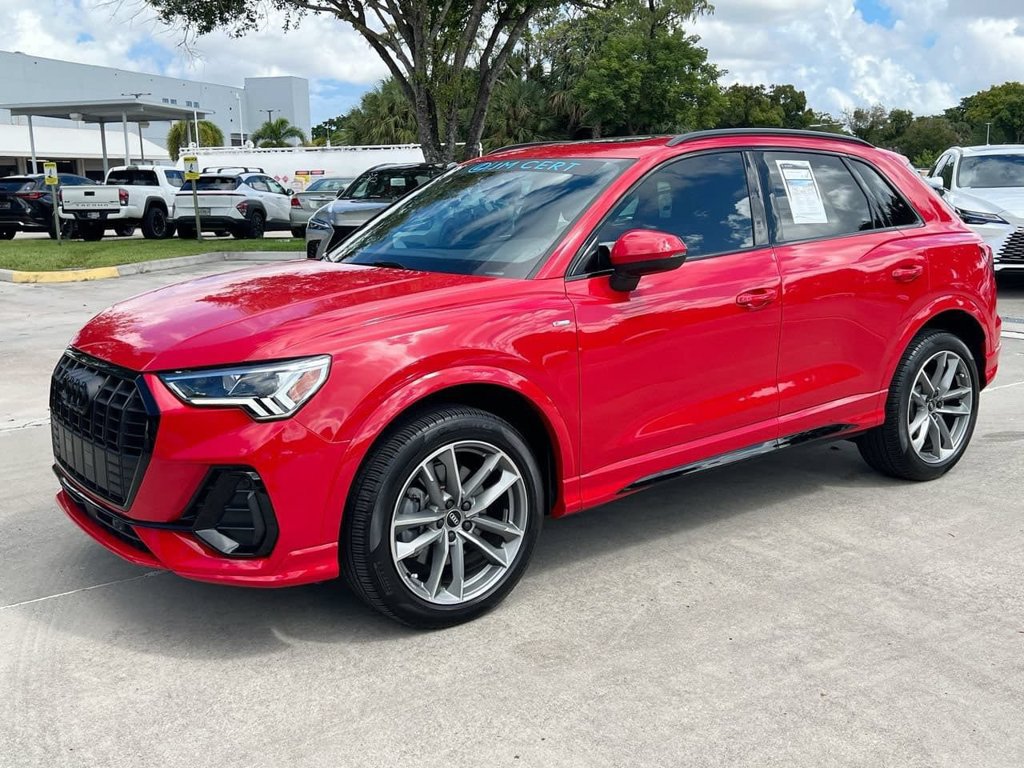 Used 2024 Audi Q3 2.0T Premium w/ Convenience Package AWD/4WD image 3