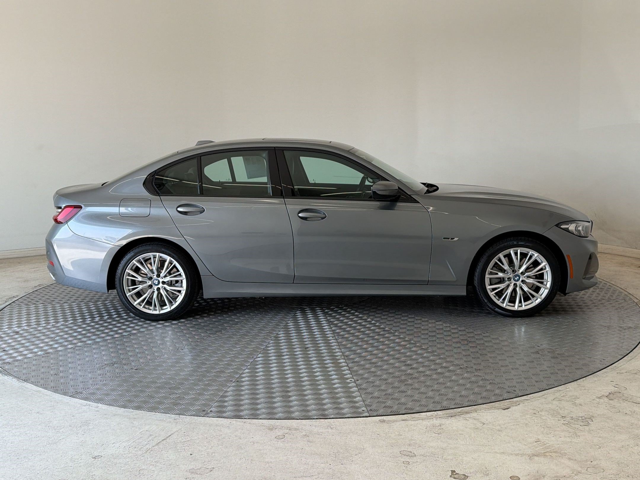 Used 2023 BMW 330e xDrive w/ Premium Package AWD/4WD image 8