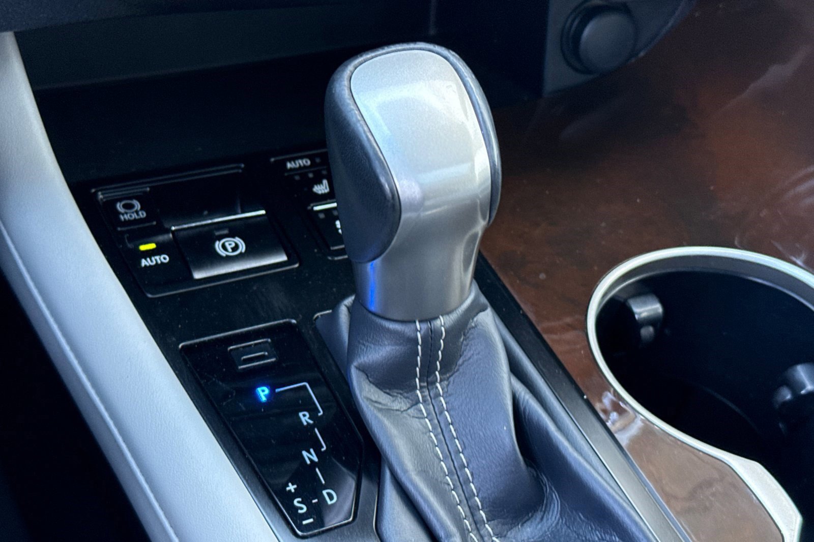 Used 2019 Lexus RX 450h AWD w/ Navigation Package image 17