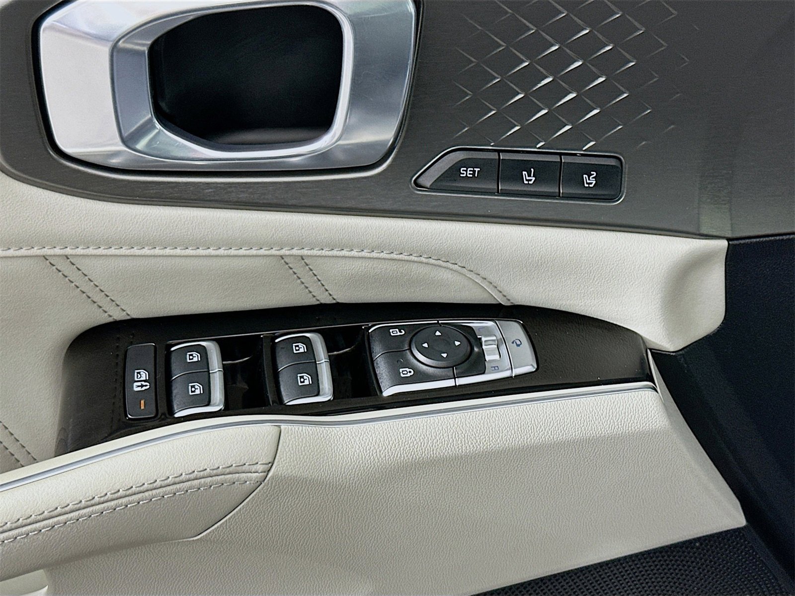 Used 2023 Kia Sorento SX Prestige image 18