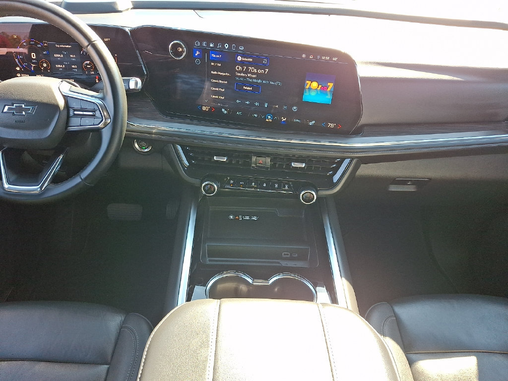 Used 2025 Chevrolet Suburban Z71 AWD/4WD image 16