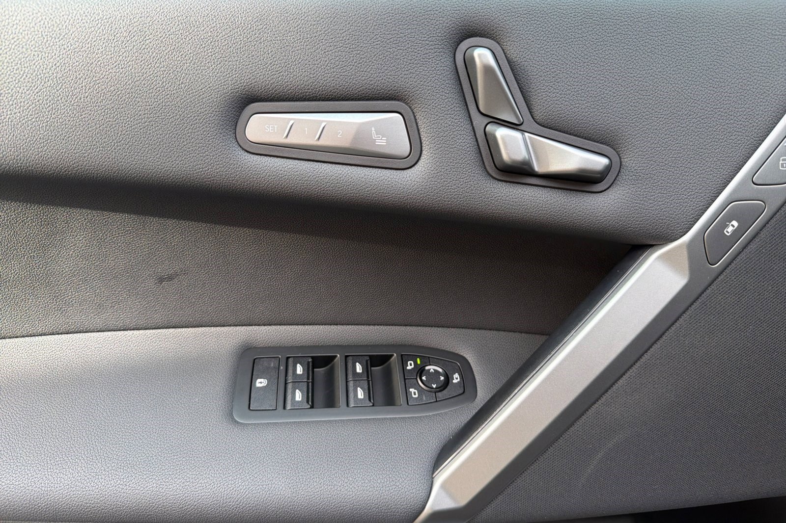 Used 2026 BMW iX xDrive45 w/ M Sport Package image 12