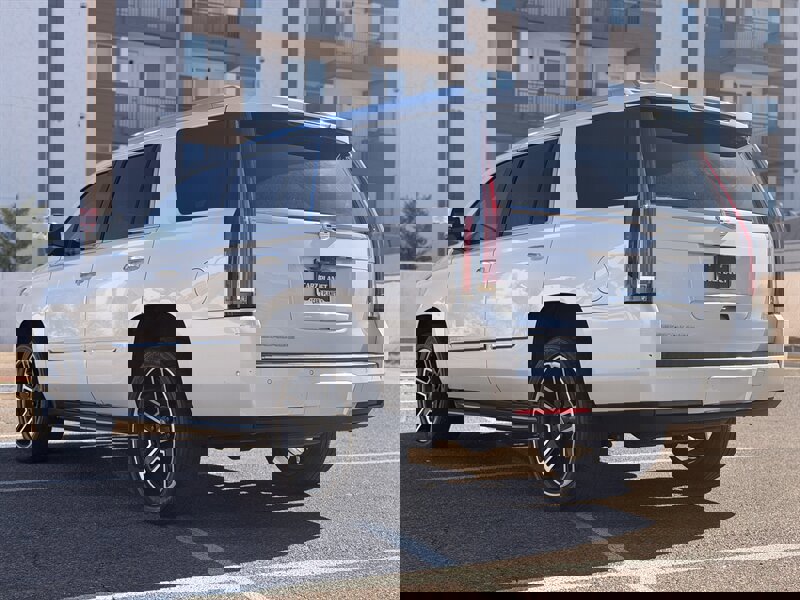 Used 2019 Cadillac Escalade Luxury image 5