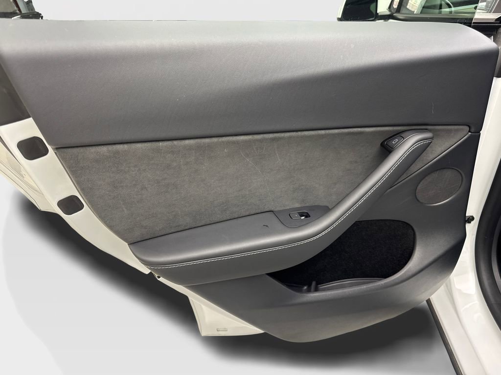 Used 2024 Tesla Model Y Long Range image 37