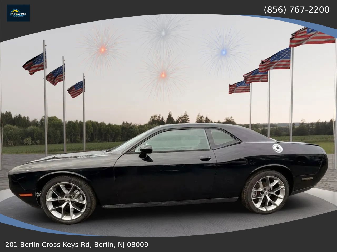 Used 2015 Dodge Challenger SXT RWD image 4