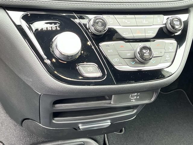 New 2026 Chrysler Pacifica Select w/ S Appearance Package AWD/4WD image 27