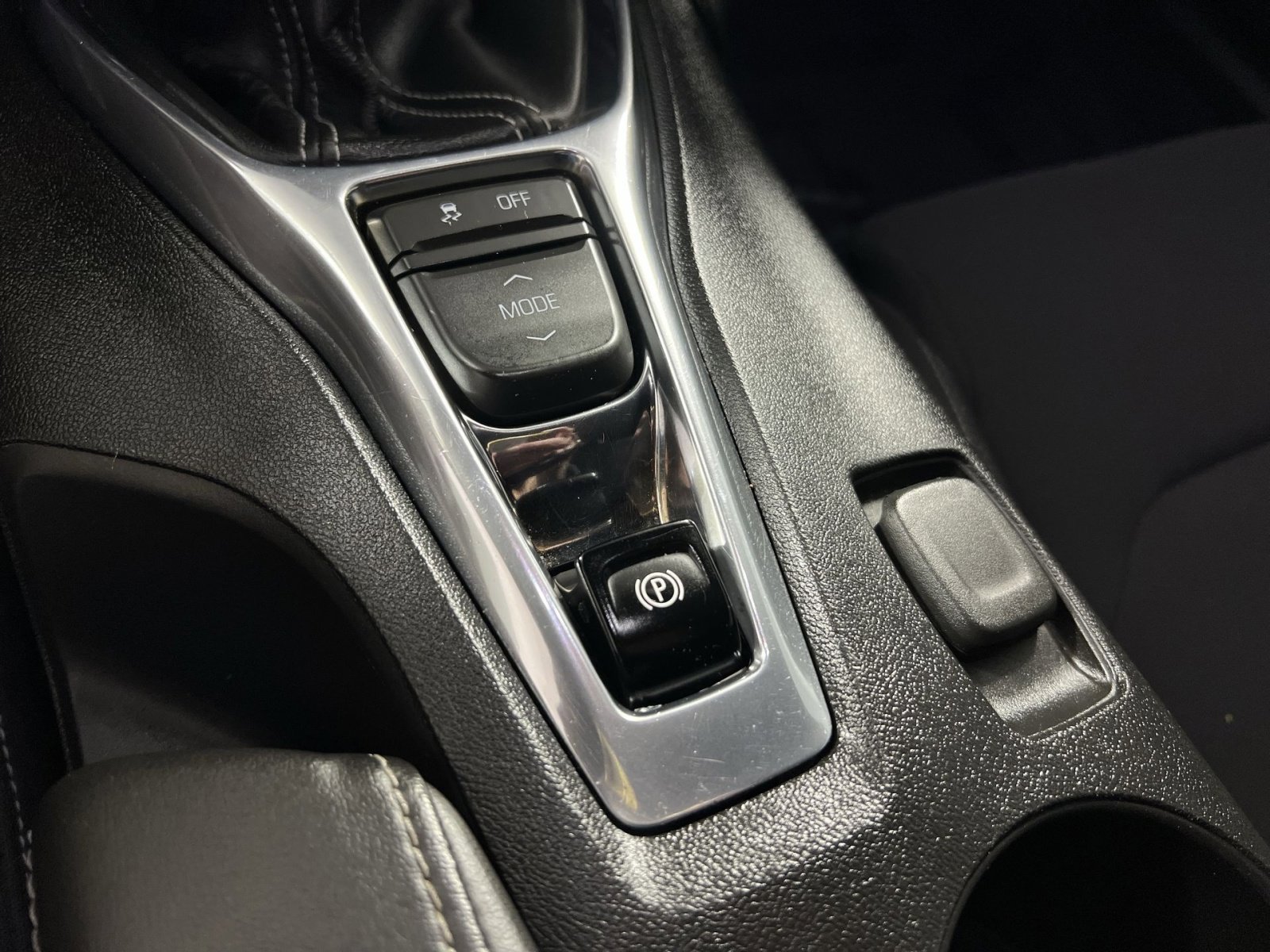 Used 2018 Chevrolet Camaro SS image 32