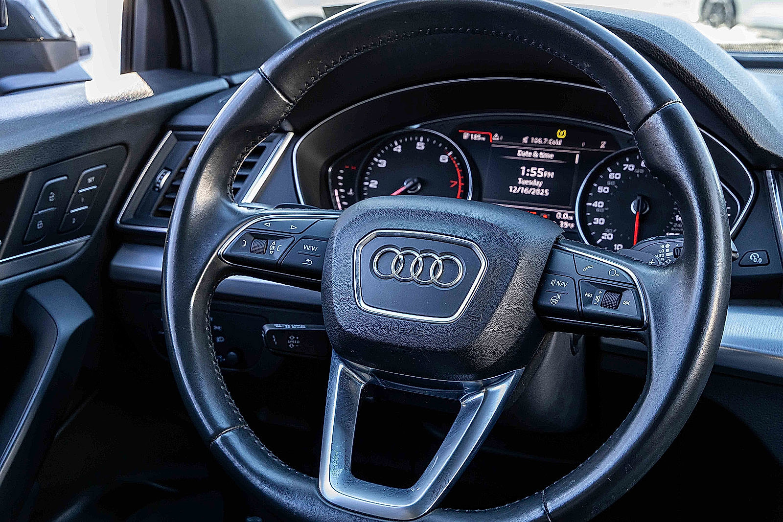 Used 2020 Audi Q5 2.0T Premium w/ Titanium Sport Package image 9