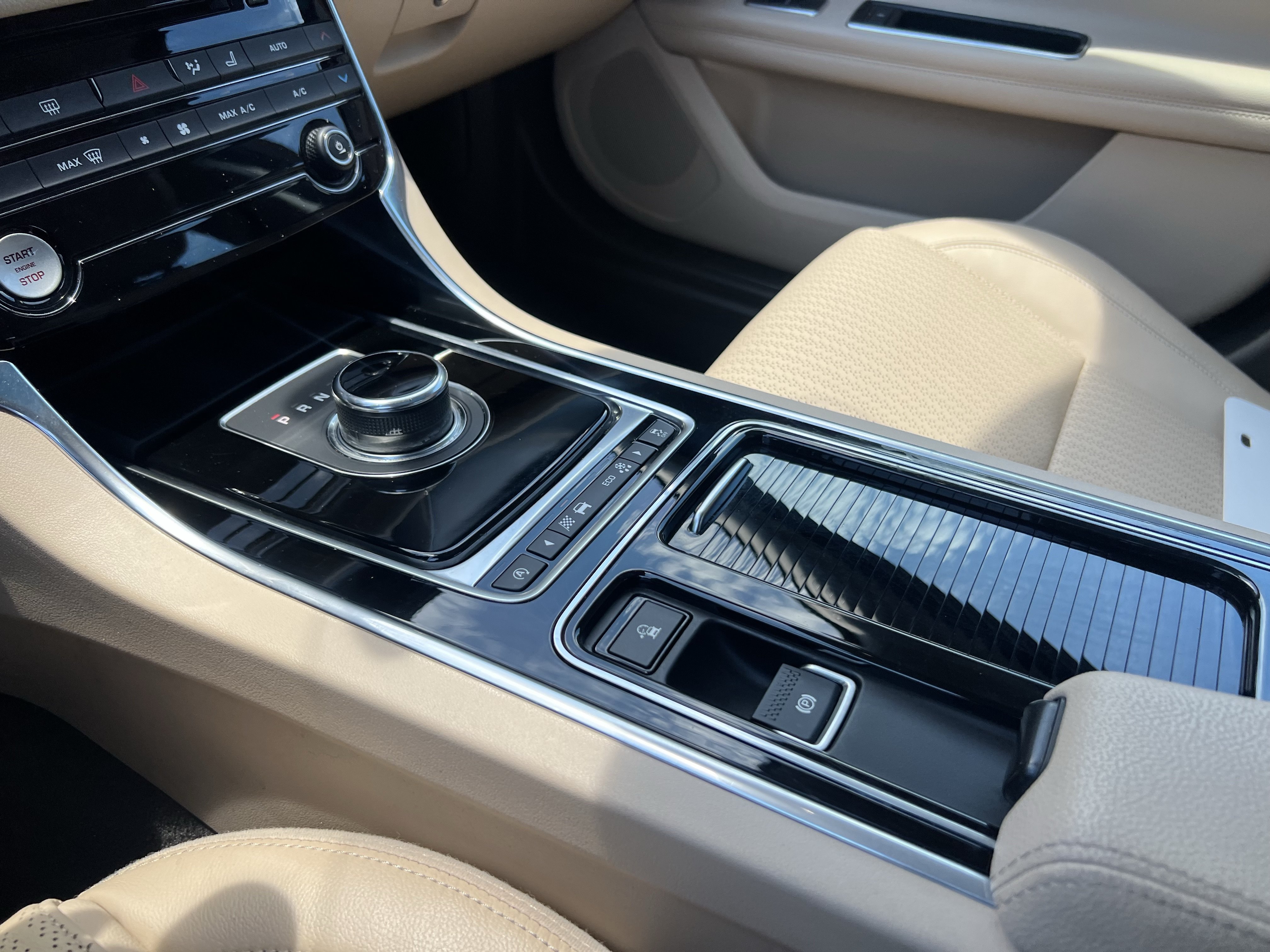 Used 2017 Jaguar XF Prestige RWD image 28