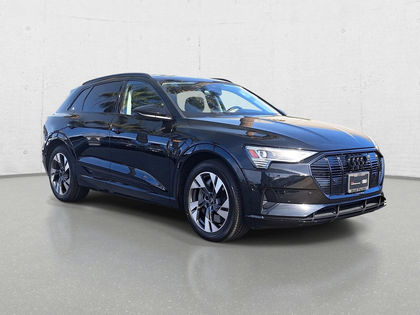 Certified 2023 Audi e-tron Premium w/ Convenience Plus Package image 3