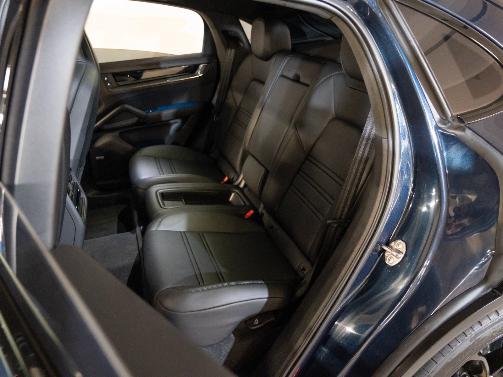 Certified 2024 Porsche Cayenne Turbo GT AWD/4WD image 24