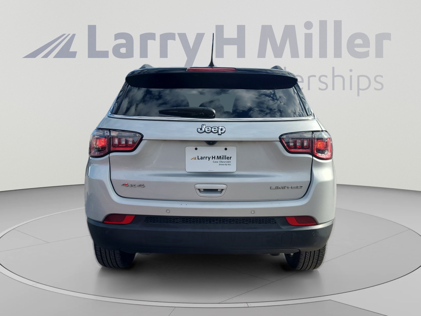 Used 2025 Jeep Compass Limited AWD/4WD image 4