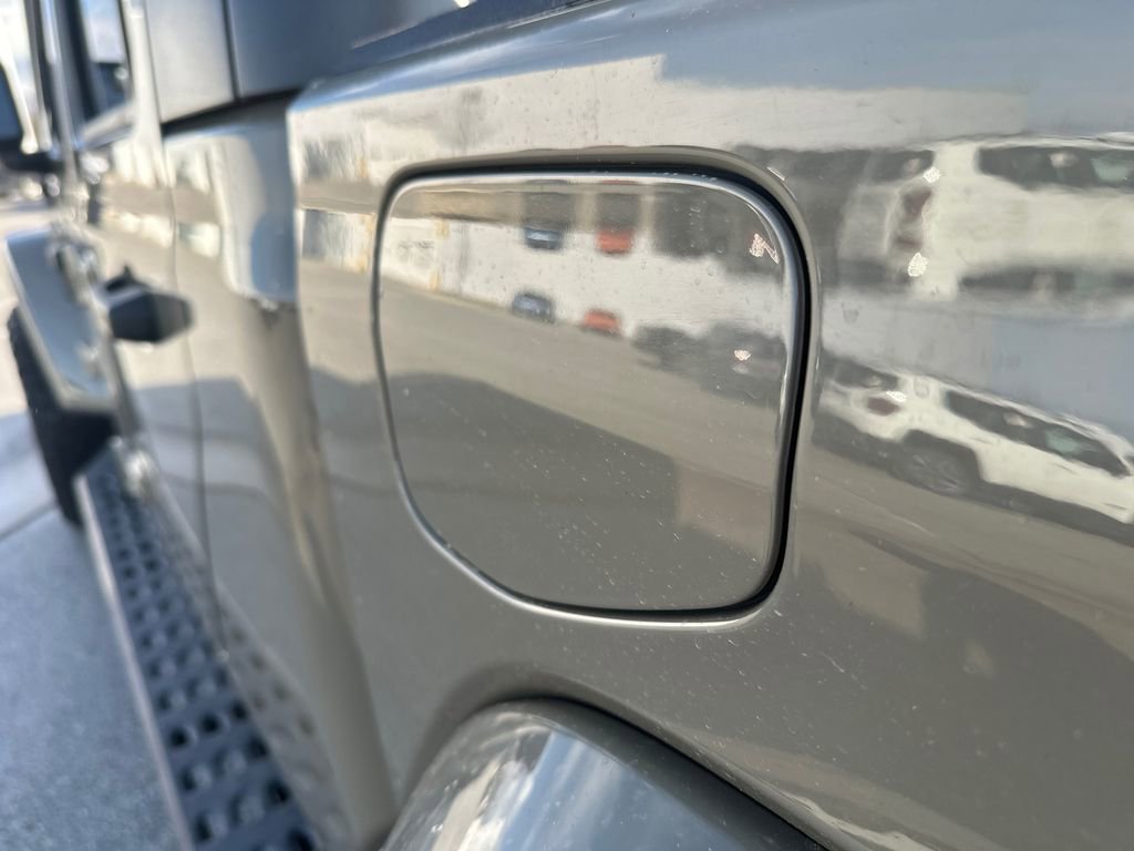 Used 2020 Jeep Gladiator Sport image 37