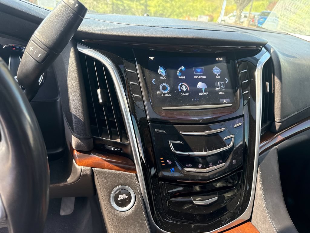 Used 2019 Cadillac Escalade Premium Luxury AWD/4WD image 19