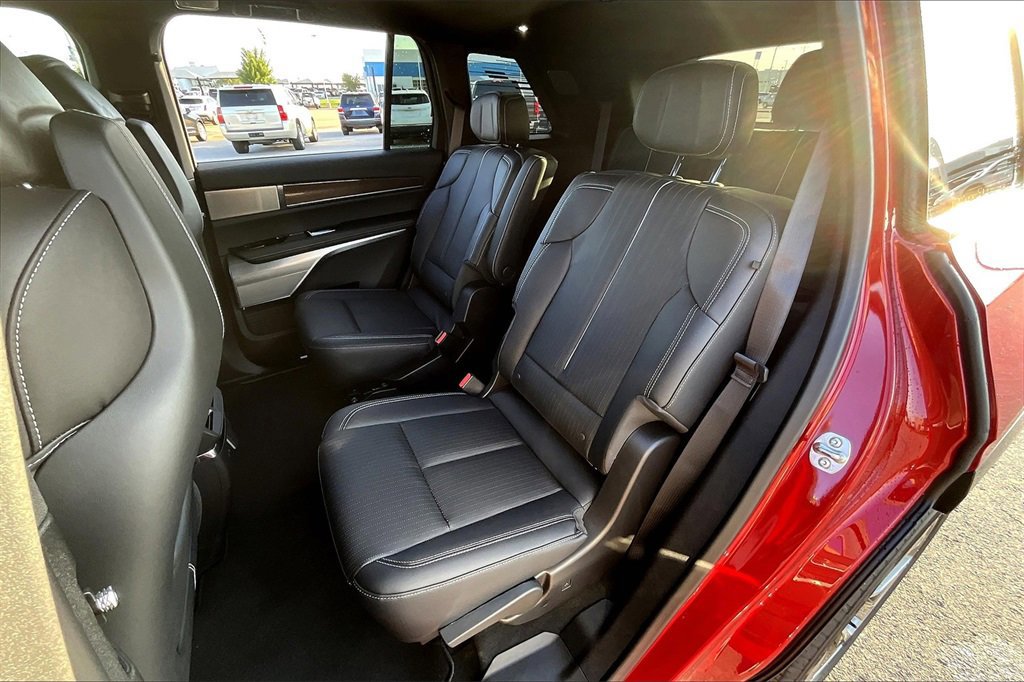 New 2026 Cadillac Vistiq Sport image 10
