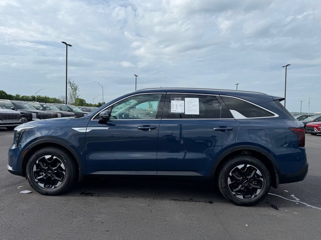 Used 2025 Kia Sorento S FWD image 8