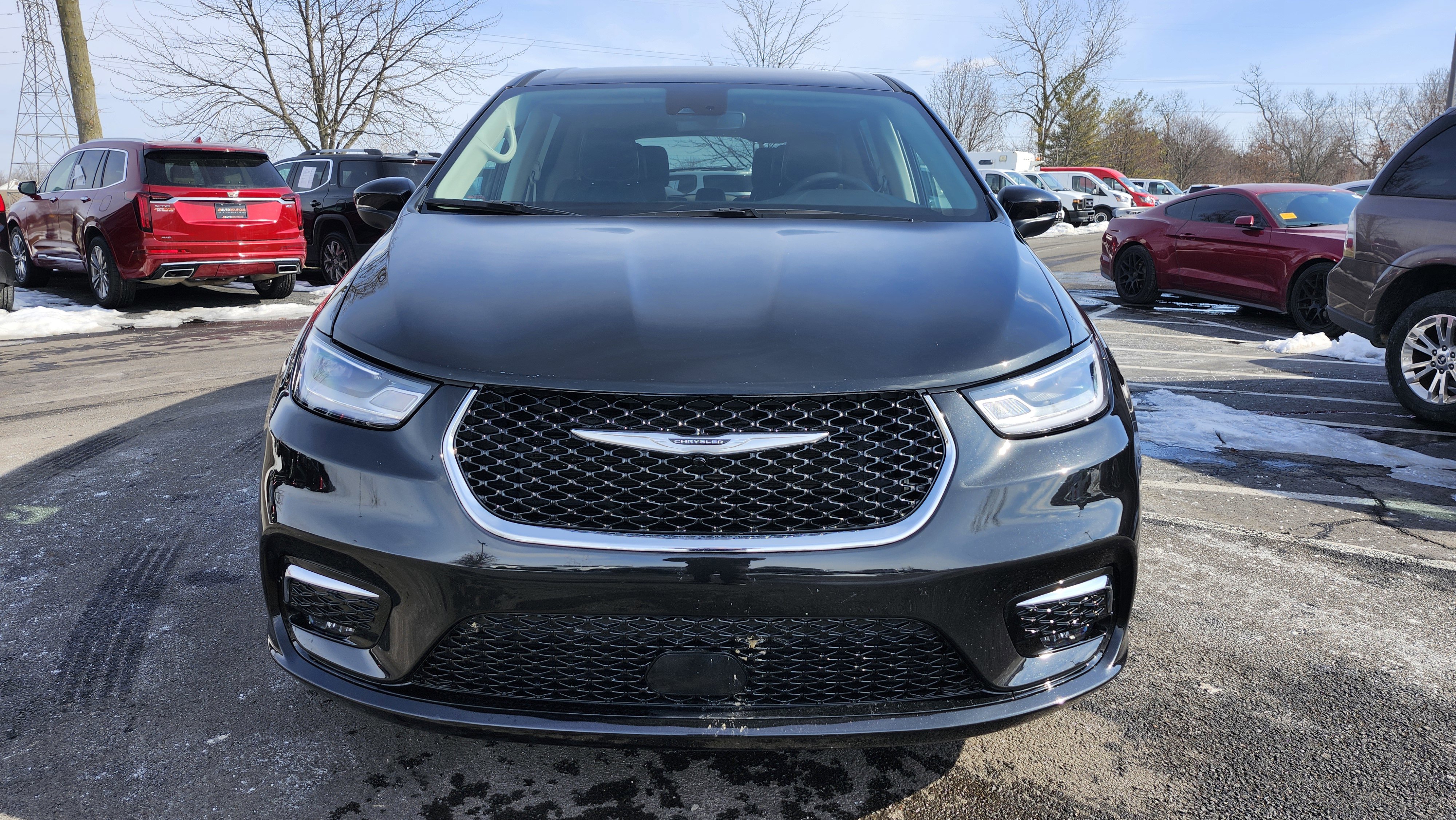 Used 2023 Chrysler Pacifica Touring-L image 12