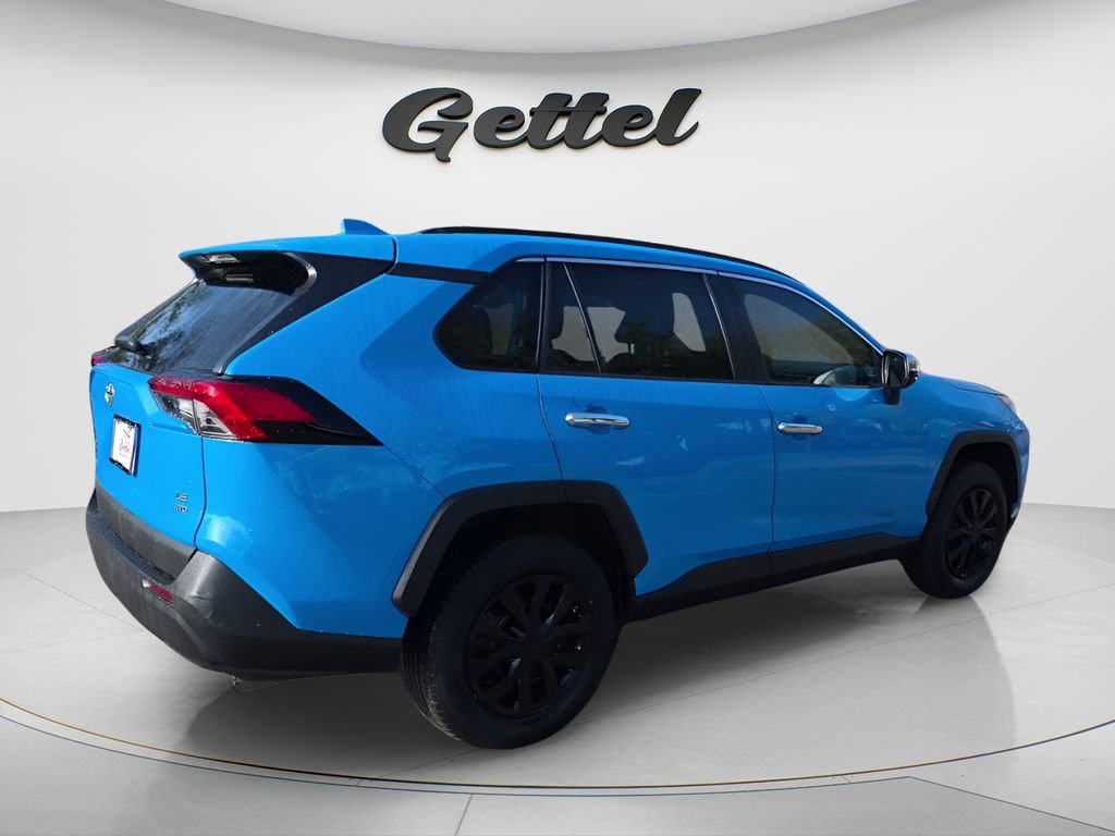 Used 2020 Toyota RAV4 LE image 5