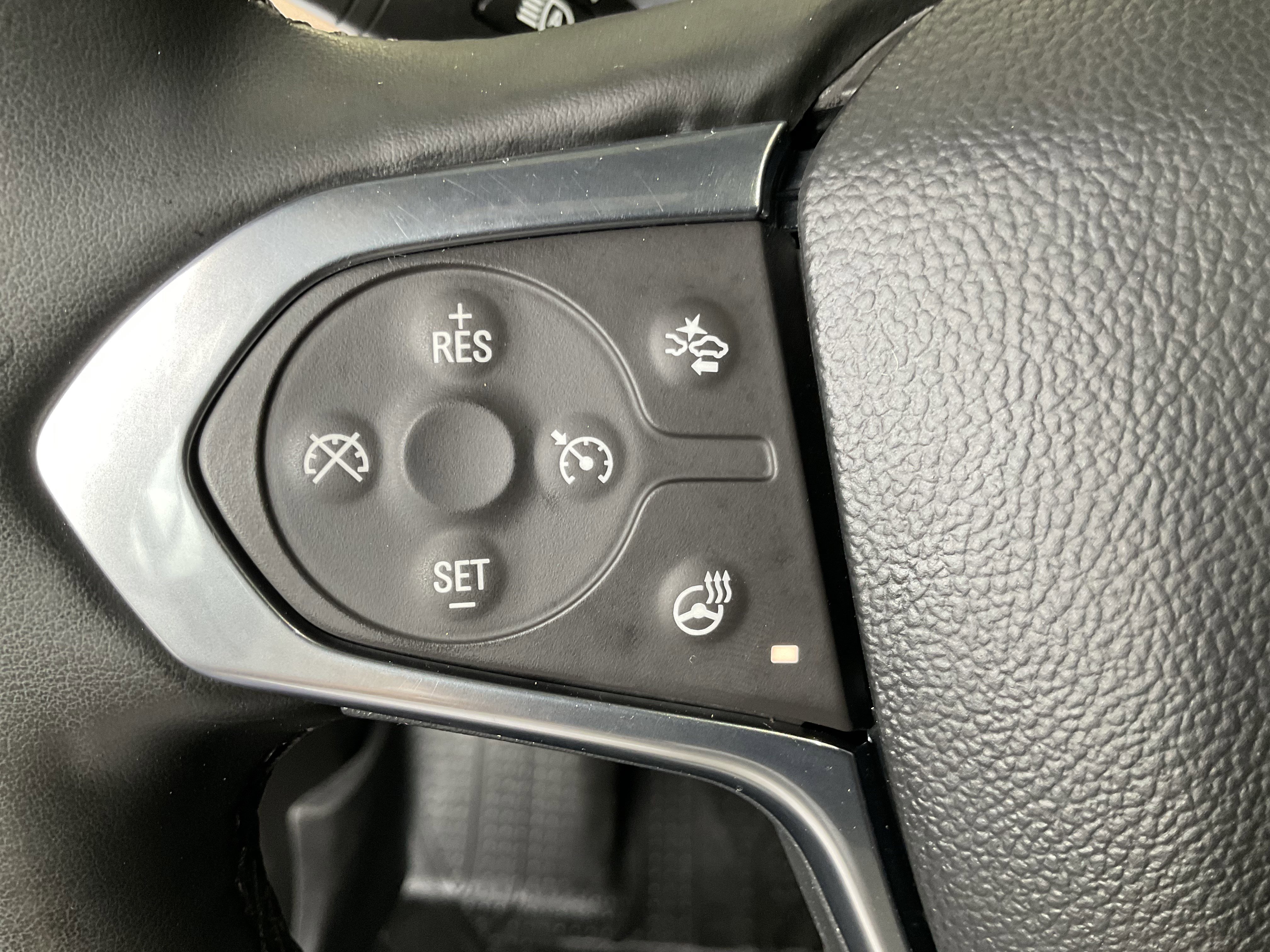 Used 2023 Chevrolet Traverse Premier image 35