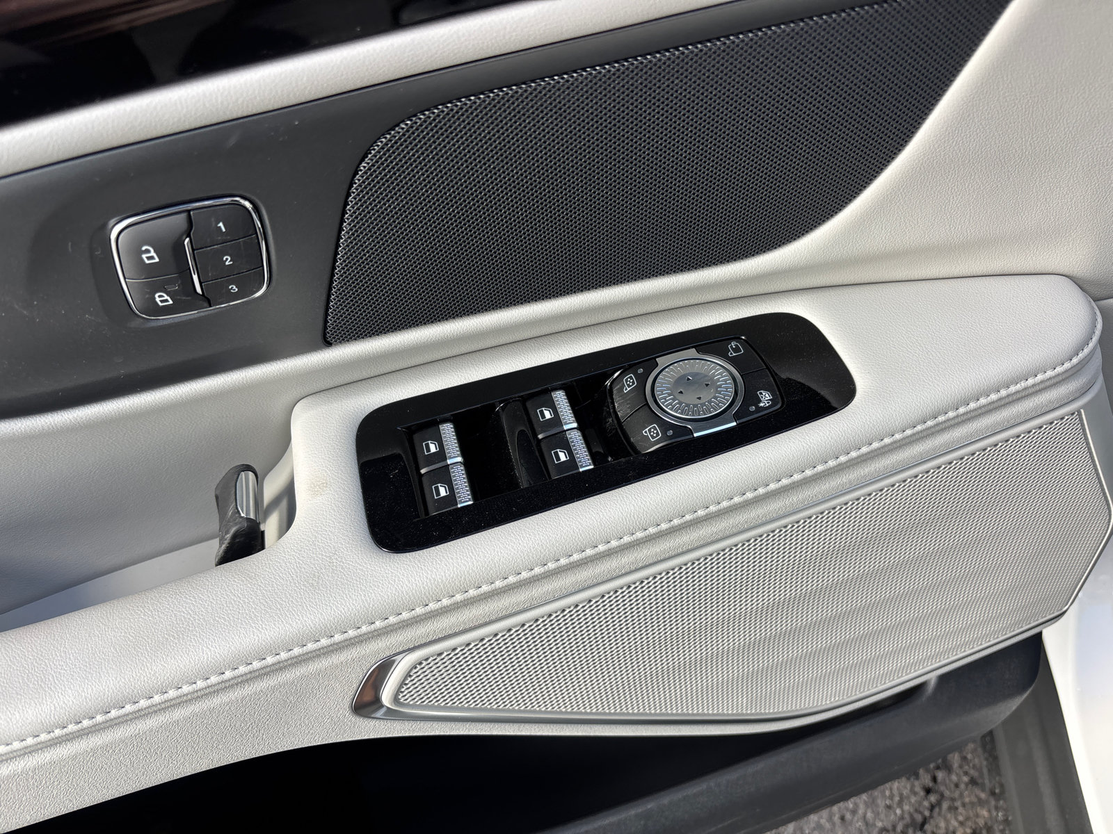 New 2026 Lincoln Nautilus Premier w/ Jet Appearance Package AWD/4WD image 13
