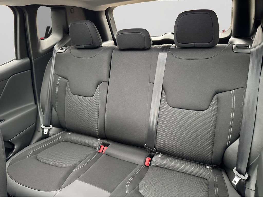 Used 2023 Jeep Renegade Latitude w/ Sun/Sound Group AWD/4WD image 19