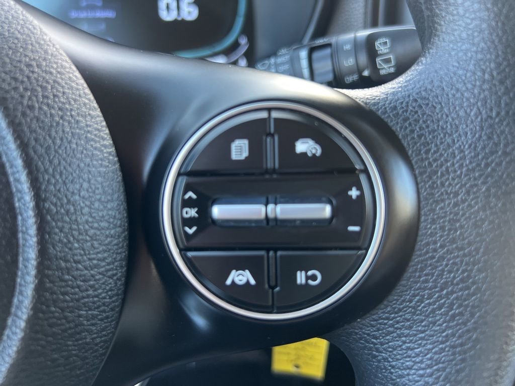 Used 2025 Kia Soul LX w/ LX Technology Package FWD image 43