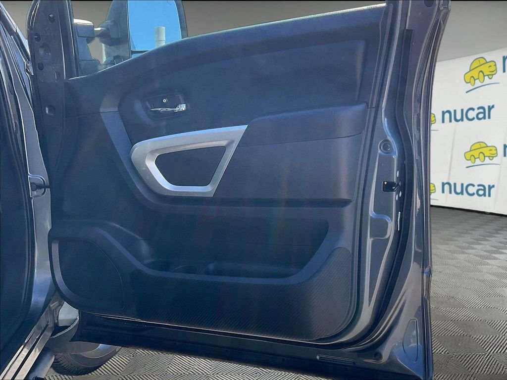 Used 2022 Nissan Titan SV w/ SV Convenience Package AWD/4WD image 12