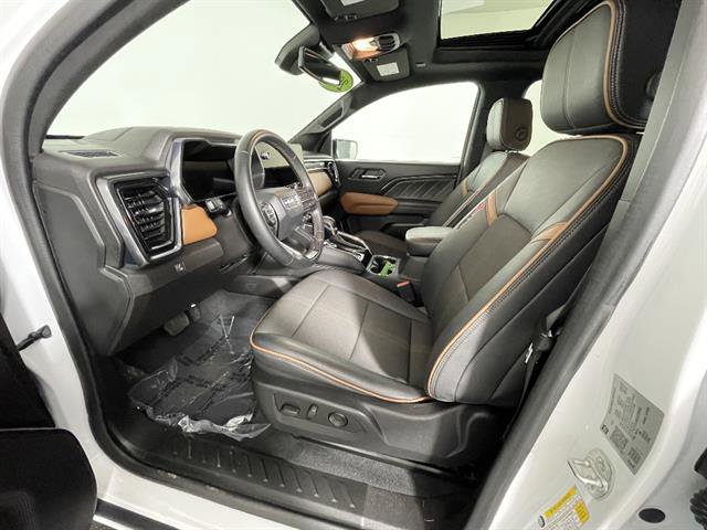 Used 2024 GMC Canyon AT4 w/ Technology Package AWD/4WD image 10