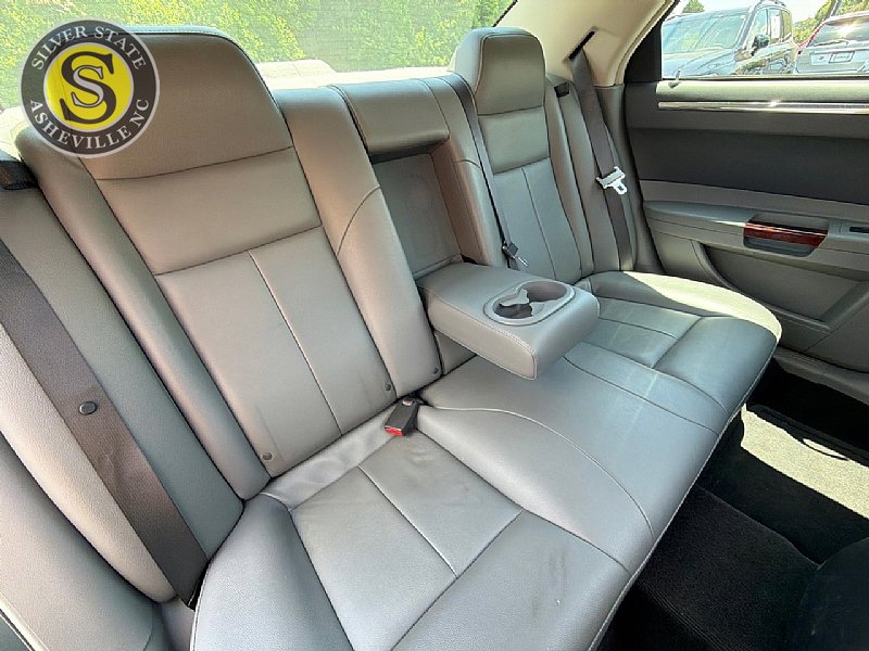 Used 2005 Chrysler 300 Touring RWD image 20