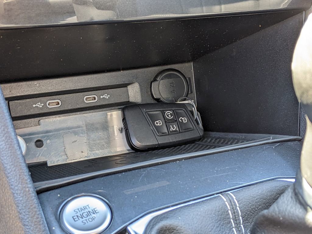 Certified 2023 Volkswagen Tiguan SE R-Line FWD image 19