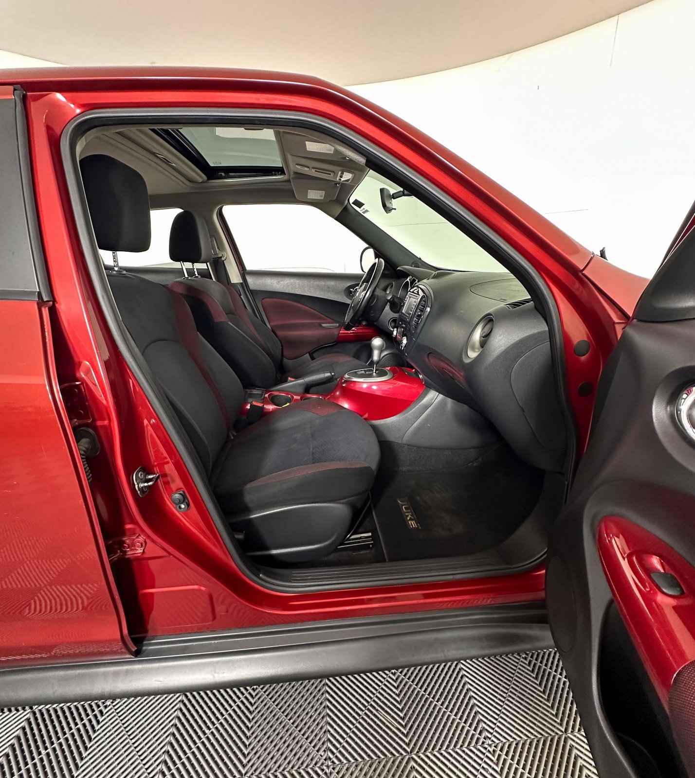 Used 2012 Nissan Juke SV image 6